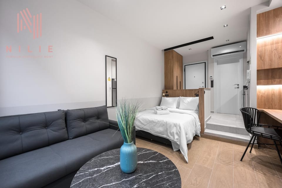 Photo of the whole room, Seating area