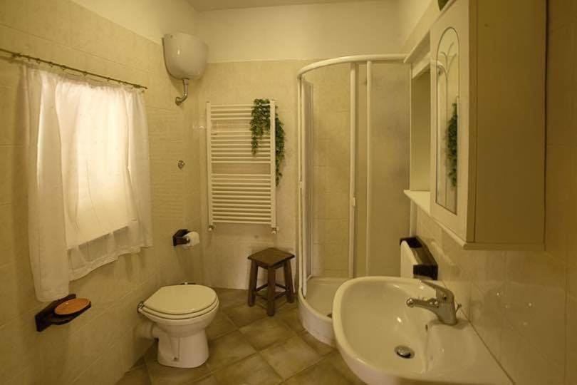 Day, Bathroom