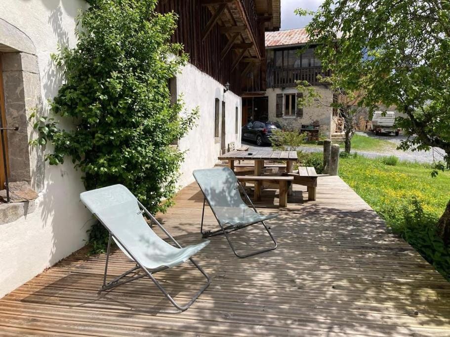 Property building, Patio, Day, Garden, Seating area