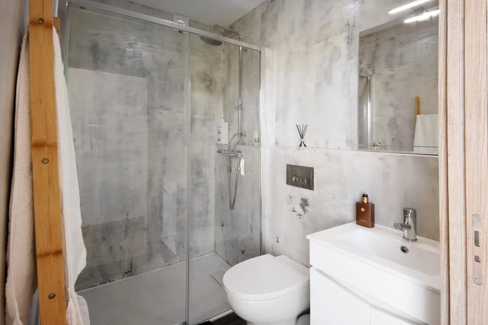 Bathroom, Living room