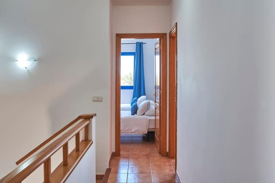 Villa María del Mar 2 Minutes to supermarkets, 10 minutes to Marina Rubicón, Pool, High Speed WiFi House in Playa Blanca