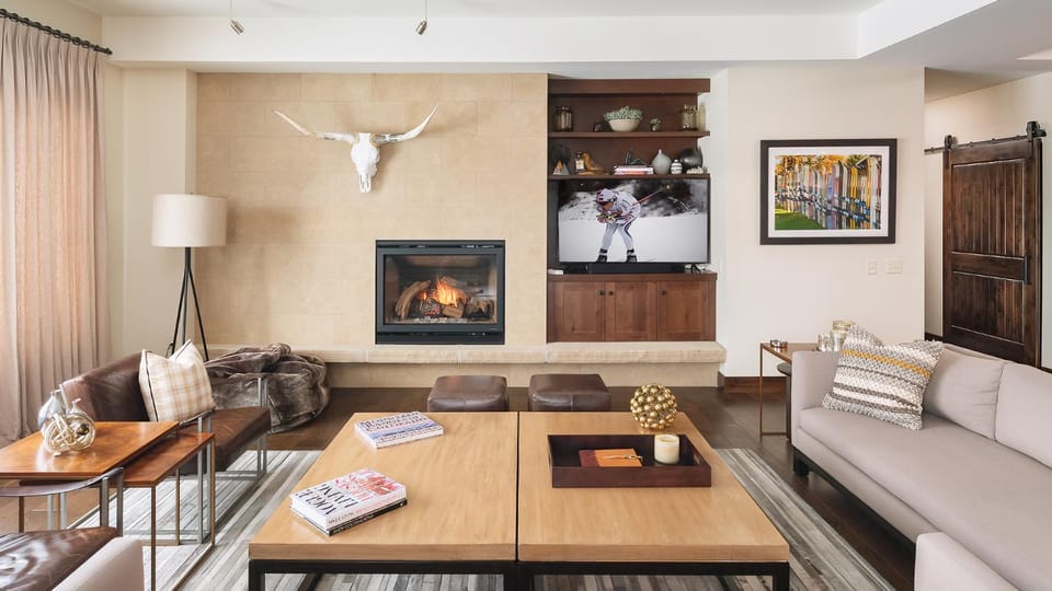 TV and multimedia, Living room, Seating area, fireplace, furniture