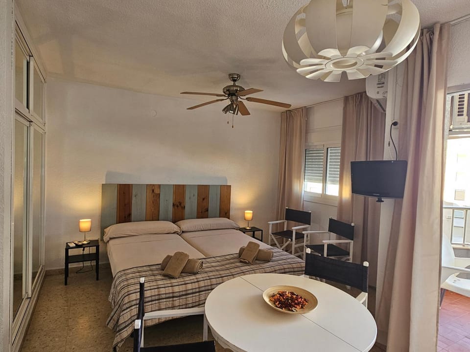 Photo of the whole room, Bedroom