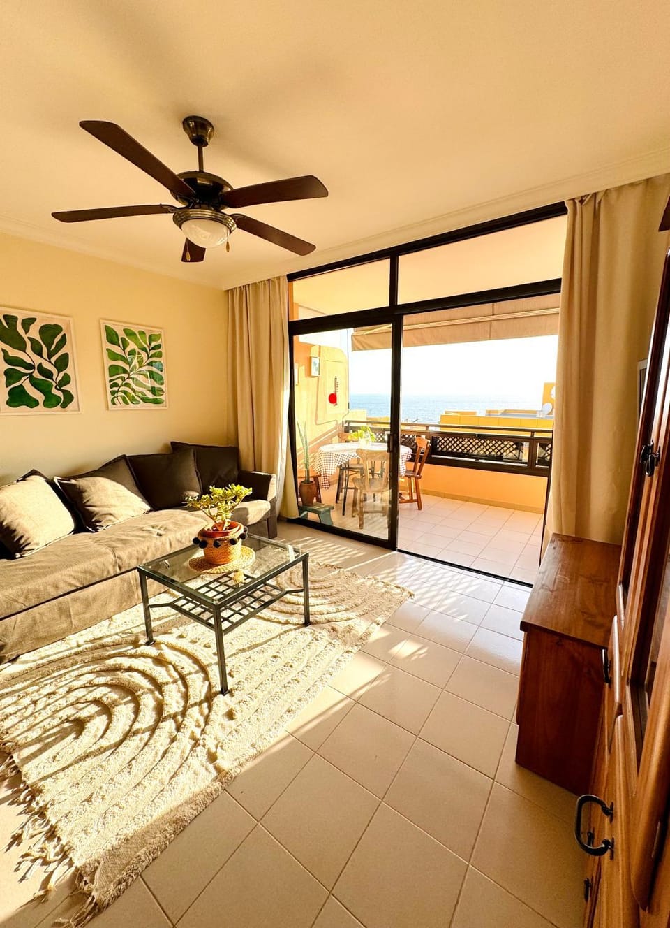 View (from property/room), Balcony/Terrace, Living room