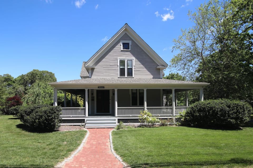 Chic Home Short Drive to Gray's Beach House in Yarmouth Port
