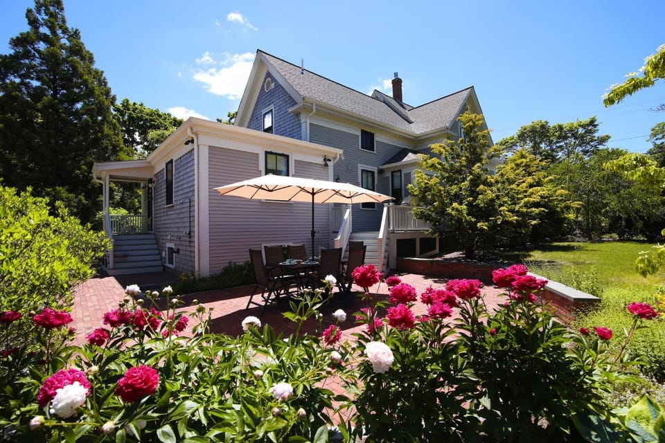Chic Home Short Drive to Gray's Beach House in Yarmouth Port