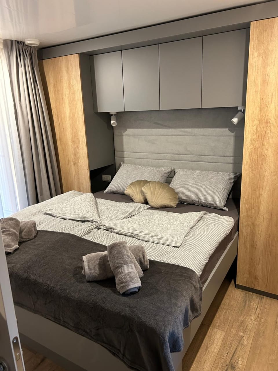 Bed, Bedroom, towels, wardrobe