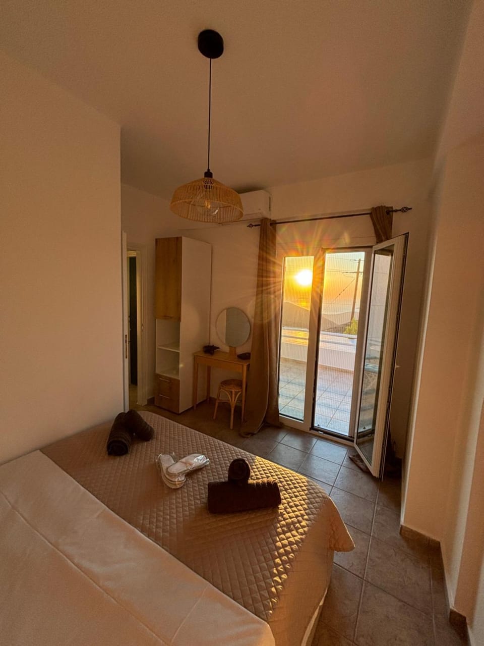 Bedroom, towels