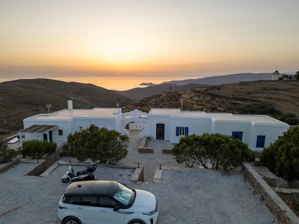 Sea view, Parking