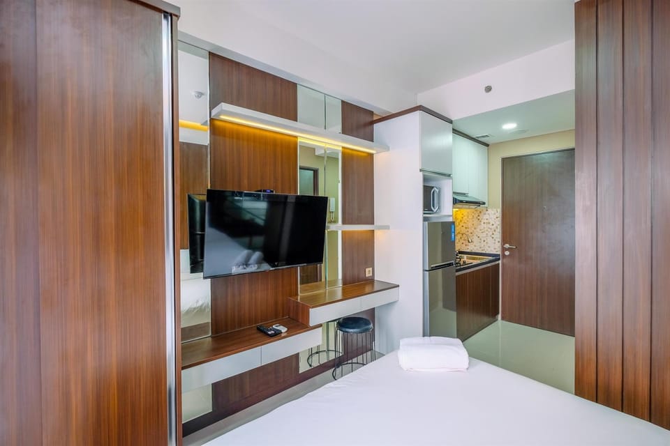 Comfortable and Modern Studio Transpark Cibubur Apartment By Travelio Apartment in West Java