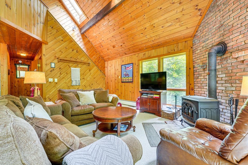 Family-Friendly Ludlow Cabin on Lake Pauline! Cabin in Vermont