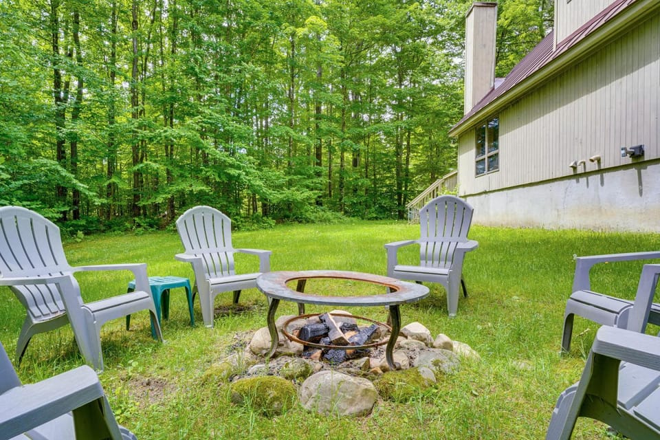 Family-Friendly Ludlow Cabin on Lake Pauline! Cabin in Vermont