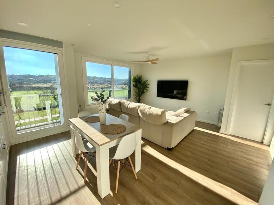 View (from property/room), Balcony/Terrace, Living room