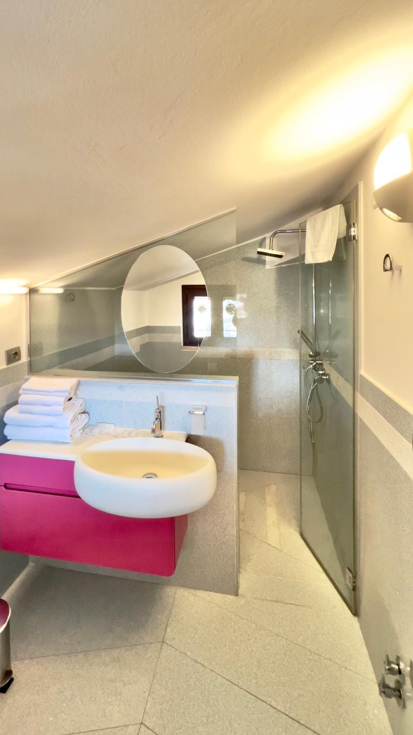 Shower, Bathroom, towels