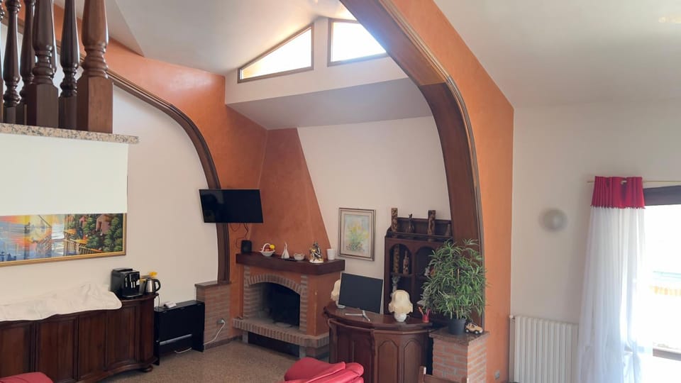 Communal lounge/ TV room, Living room, Seating area