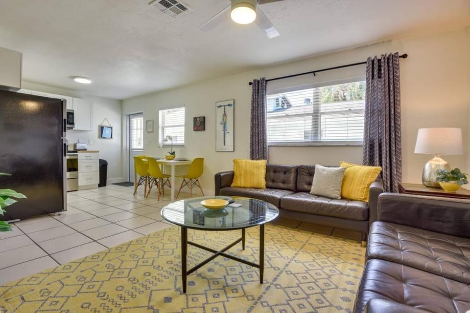 Coconut Cove Mid-long term stays available Walk to Downtown Trolly to BEACHES Apartment in Sarasota