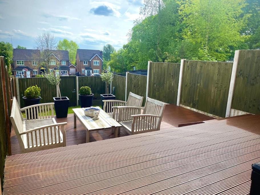 Manchester View Large 5BR town house Parking House in Prestwich