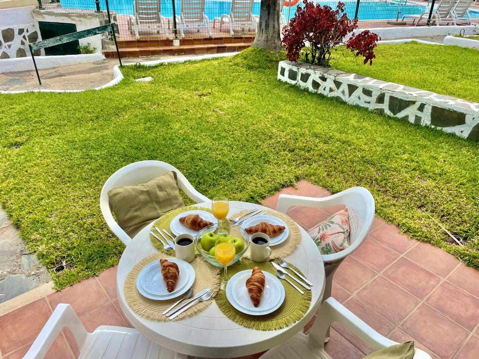 Patio, Day, Garden, View (from property/room), Balcony/Terrace, Dining area, Garden view, Pool view, Swimming pool