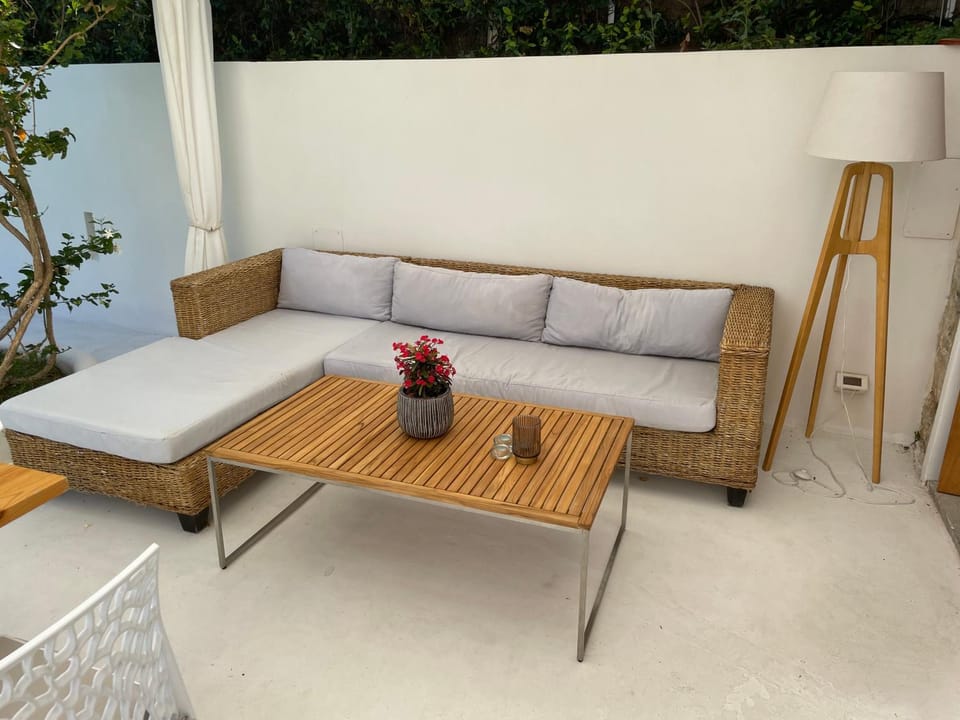 Patio, Living room