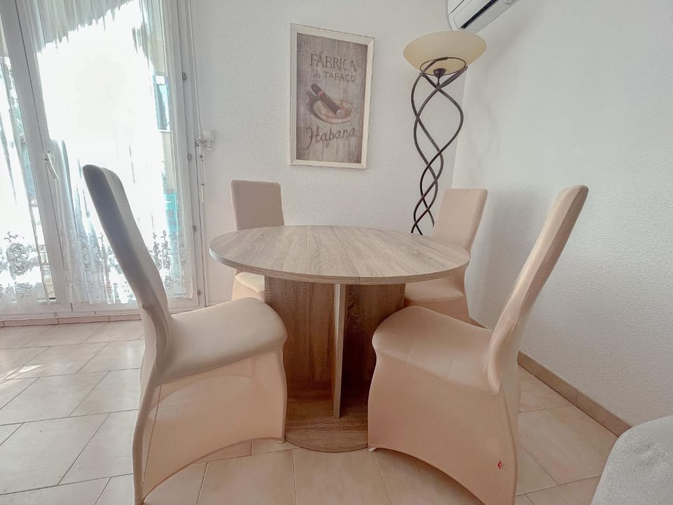 Central avec jardin, piscine parking 150 m plage, Fréjus Apartment in Fréjus