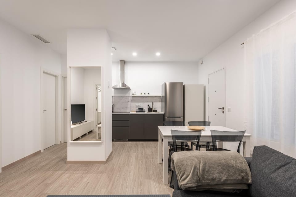 Kitchen or kitchenette, Dining area, stove