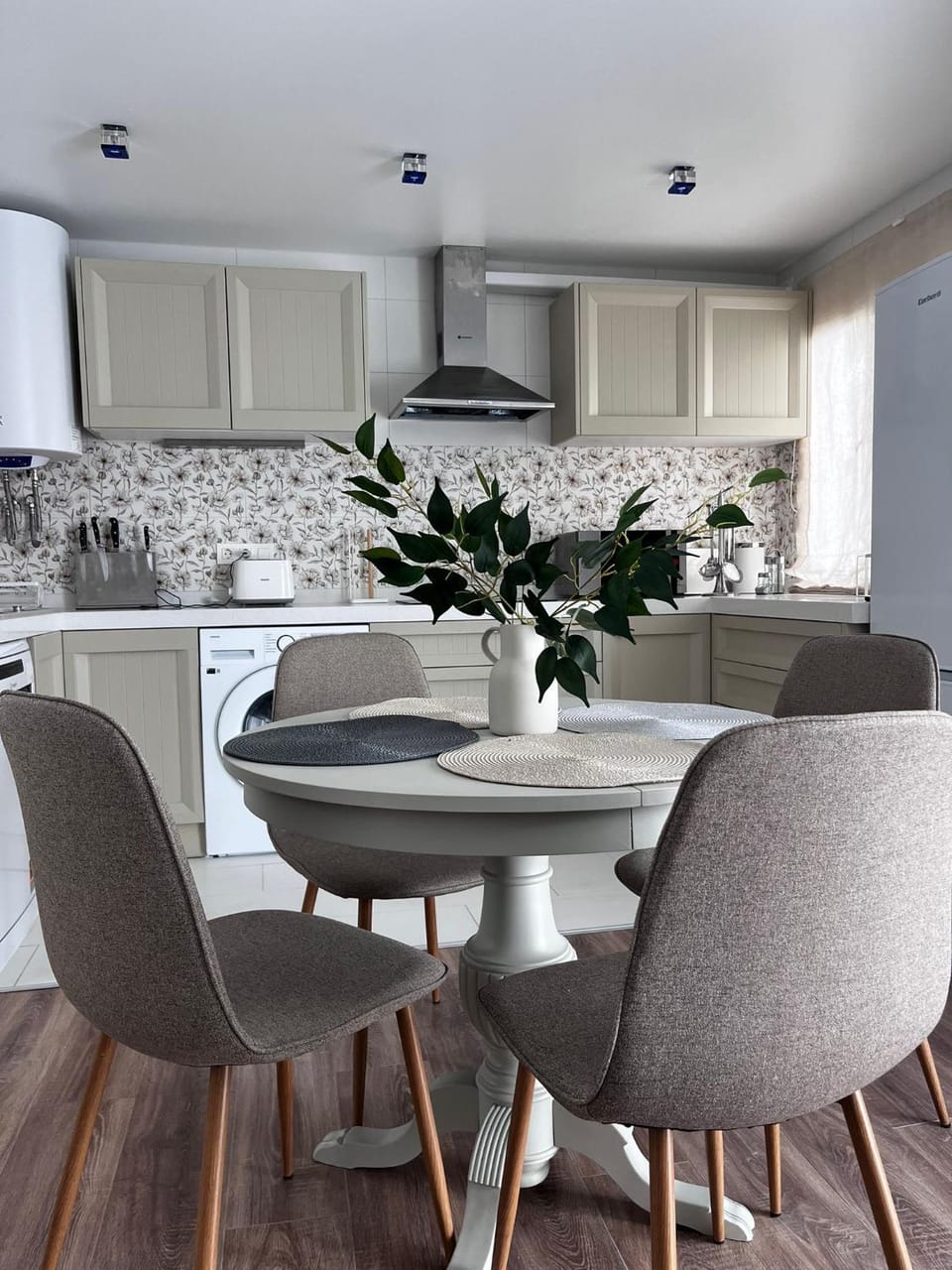 Kitchen or kitchenette, Living room, Dining area