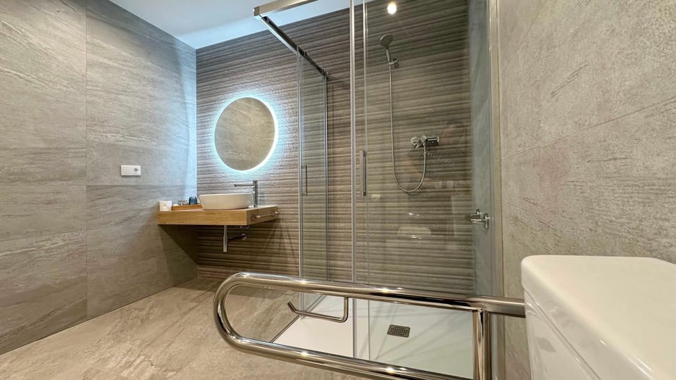 Shower, Toilet, Bathroom, Facility for disabled guests, towels