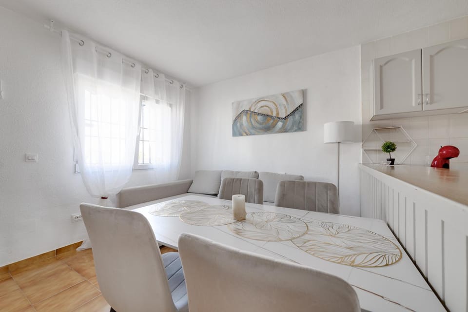 CB Living - 2 bedroom bungalow near Zenia Beach Apartment in Vega Baja del Segura
