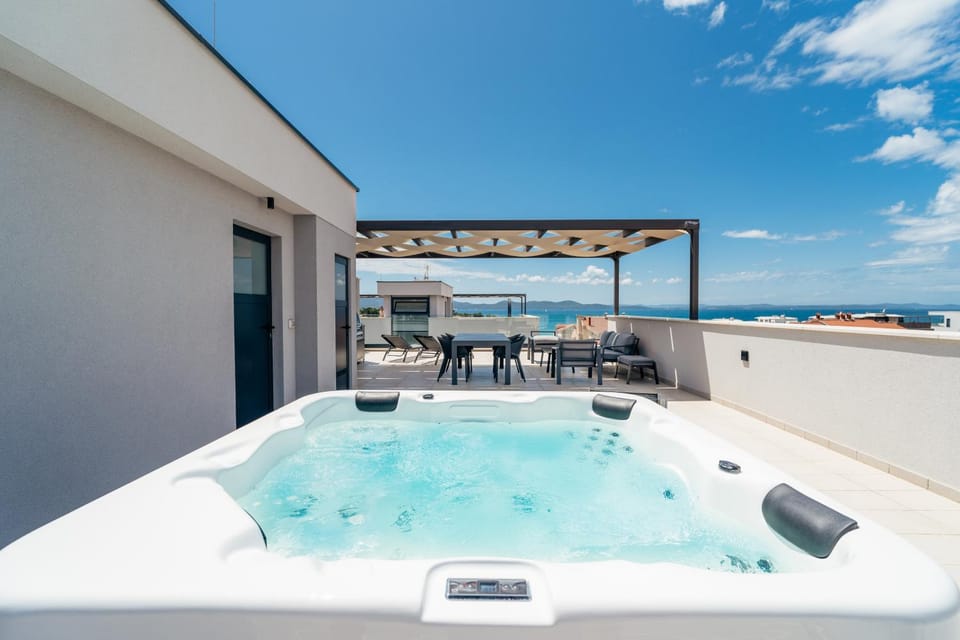 Hot Tub, Hot Tub, Balcony/Terrace
