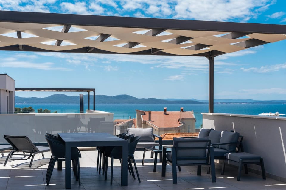 Day, Natural landscape, View (from property/room), Balcony/Terrace, Balcony/Terrace, Seating area, Dining area, Sea view