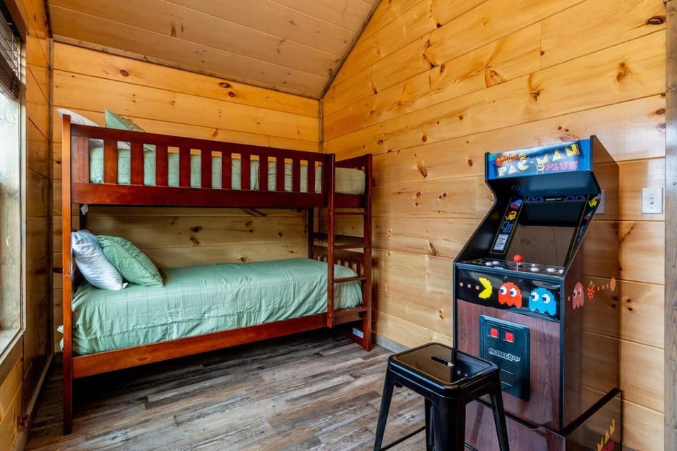 Bedroom, bunk bed
