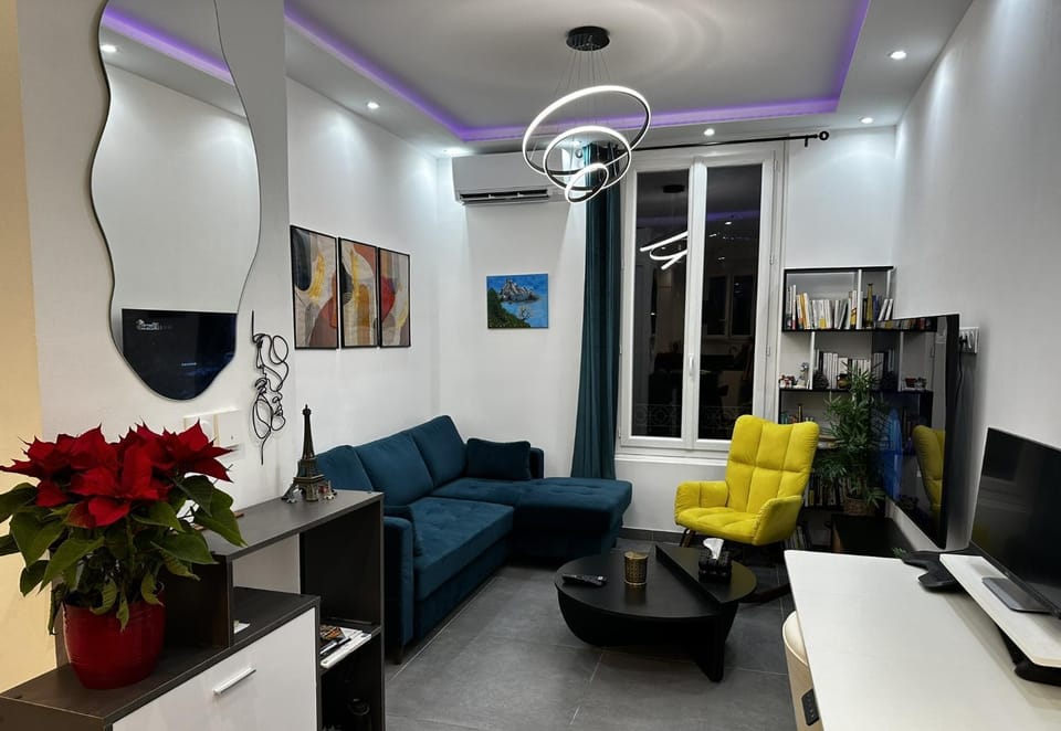 Chic Renovated Home - Nice Libération - Entire 2BR 2BA Apartment or Private Rooms with Private Bathrooms - AC and Garage on request Apartment in Nice