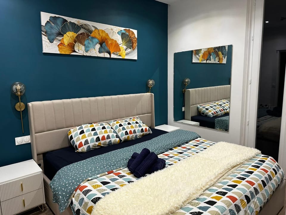 Chic Renovated Home - Nice Libération - Entire 2BR 2BA Apartment or Private Rooms with Private Bathrooms - AC and Garage on request Apartment in Nice