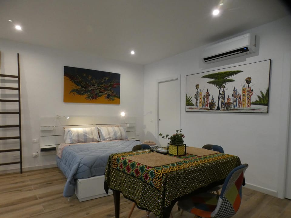 Photo of the whole room, air conditioner