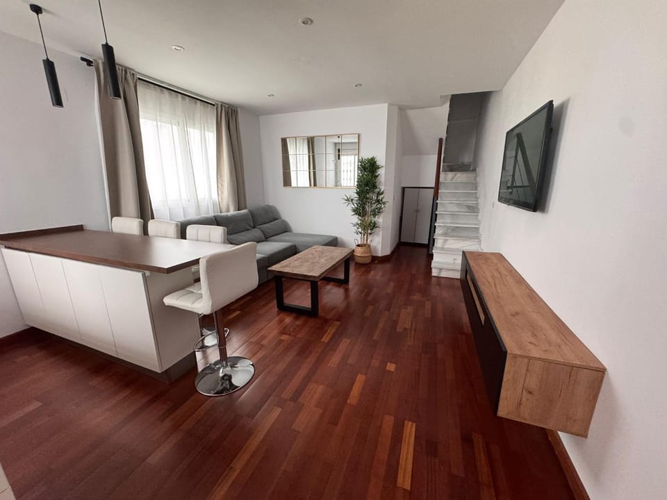 TV and multimedia, Kitchen or kitchenette, Living room, Photo of the whole room, Seating area, Dining area