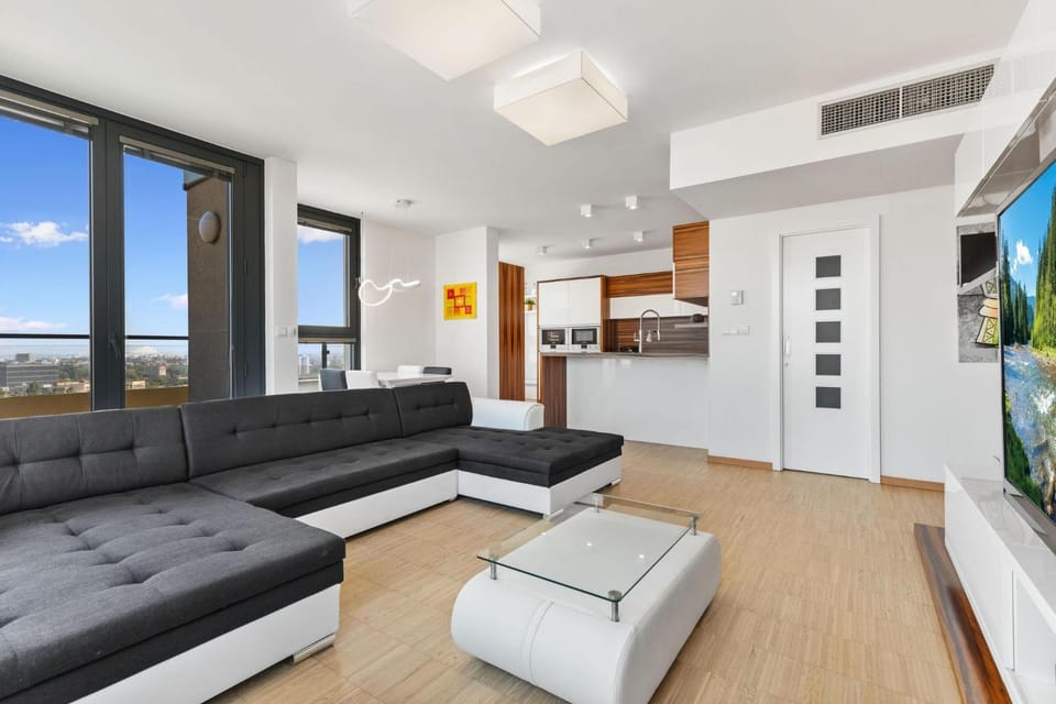 Communal lounge/ TV room, TV and multimedia, Living room, Dining area