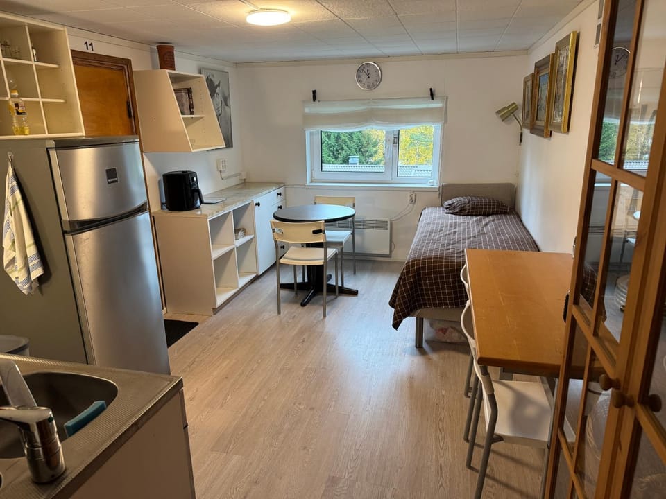 Bed, Kitchen or kitchenette