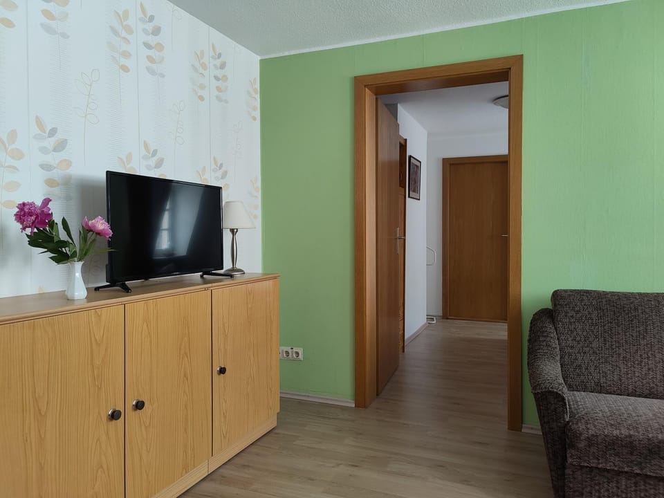 Communal lounge/ TV room, Living room, Seating area