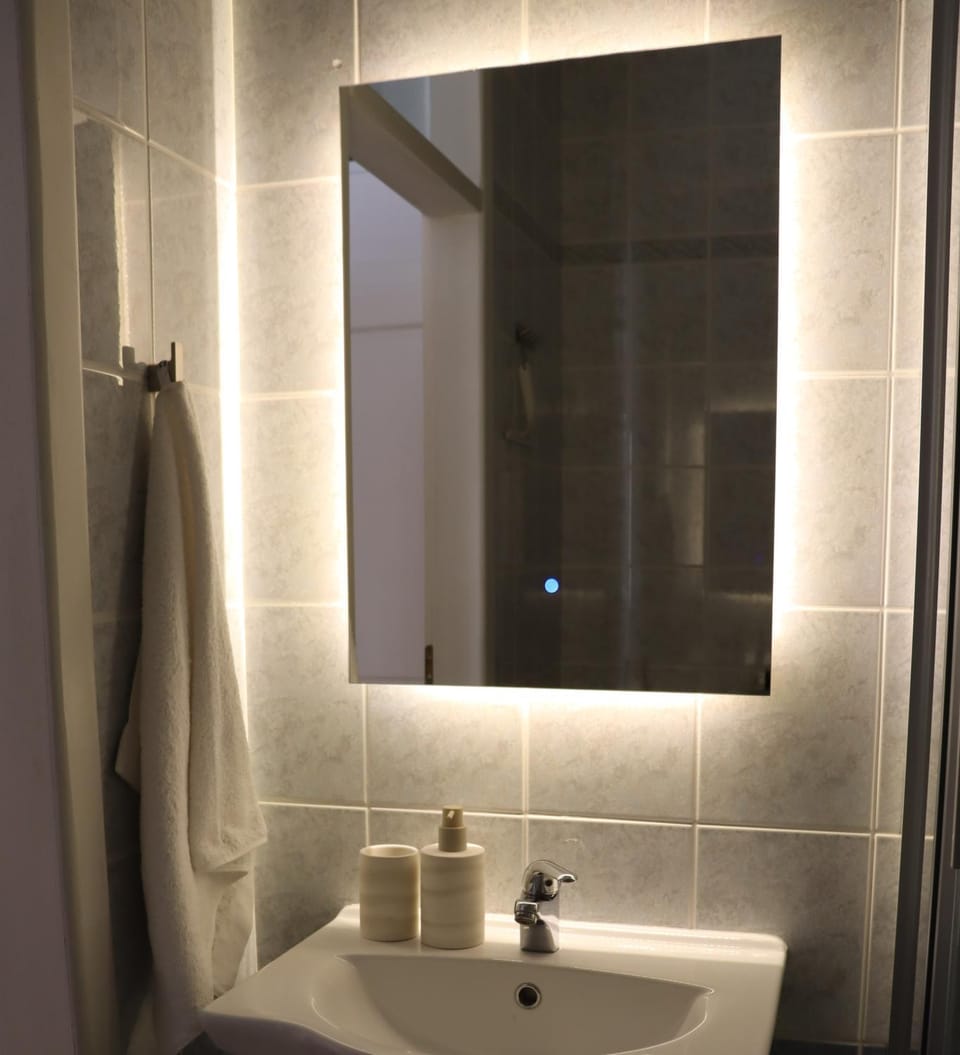 Bathroom, towels