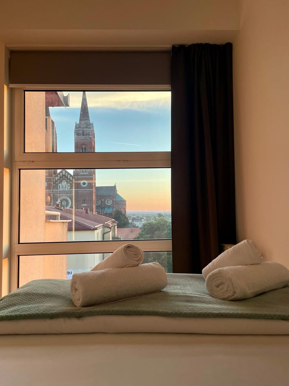 Bed, Bedroom, Landmark view, towels
