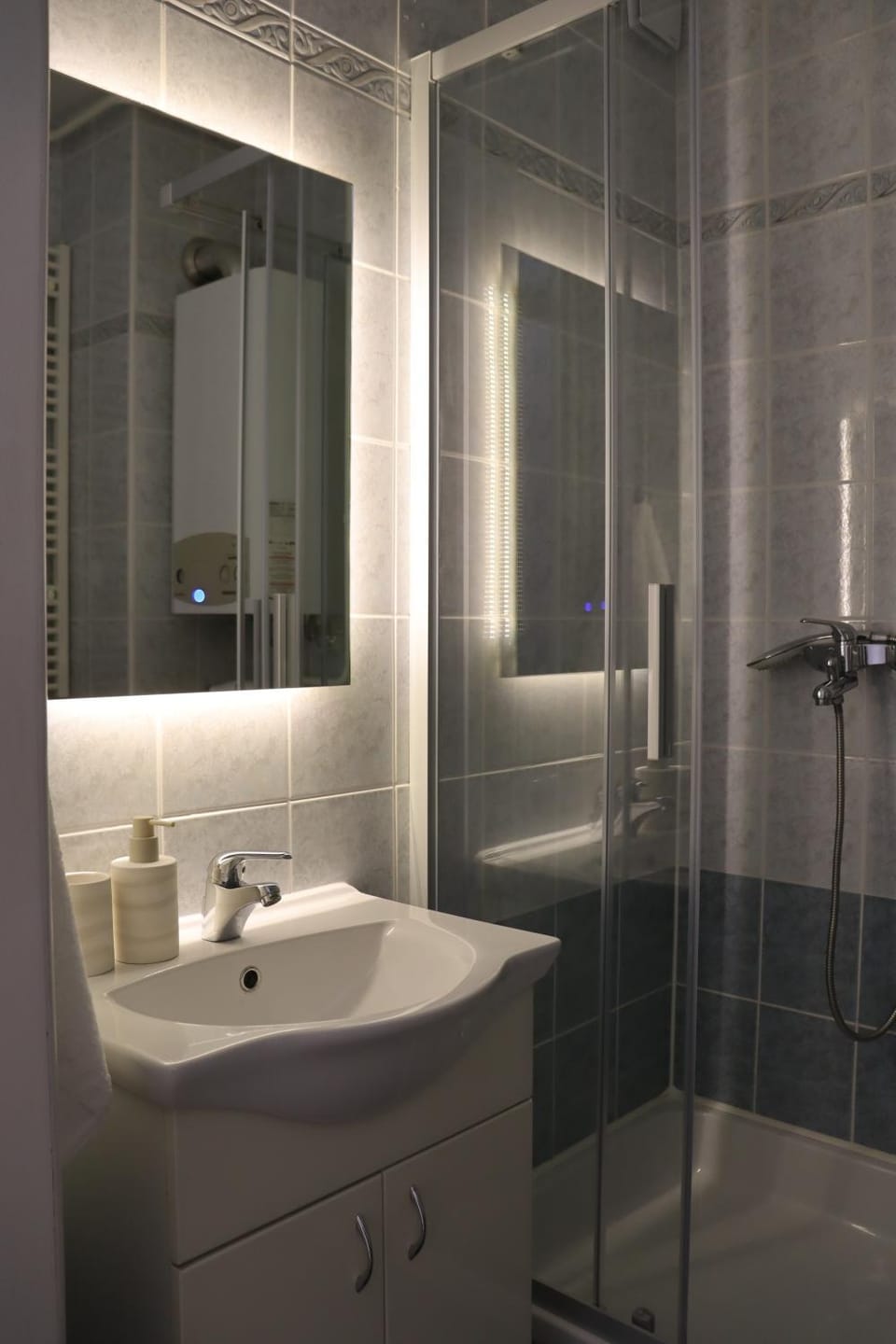 Shower, Bathroom, towels
