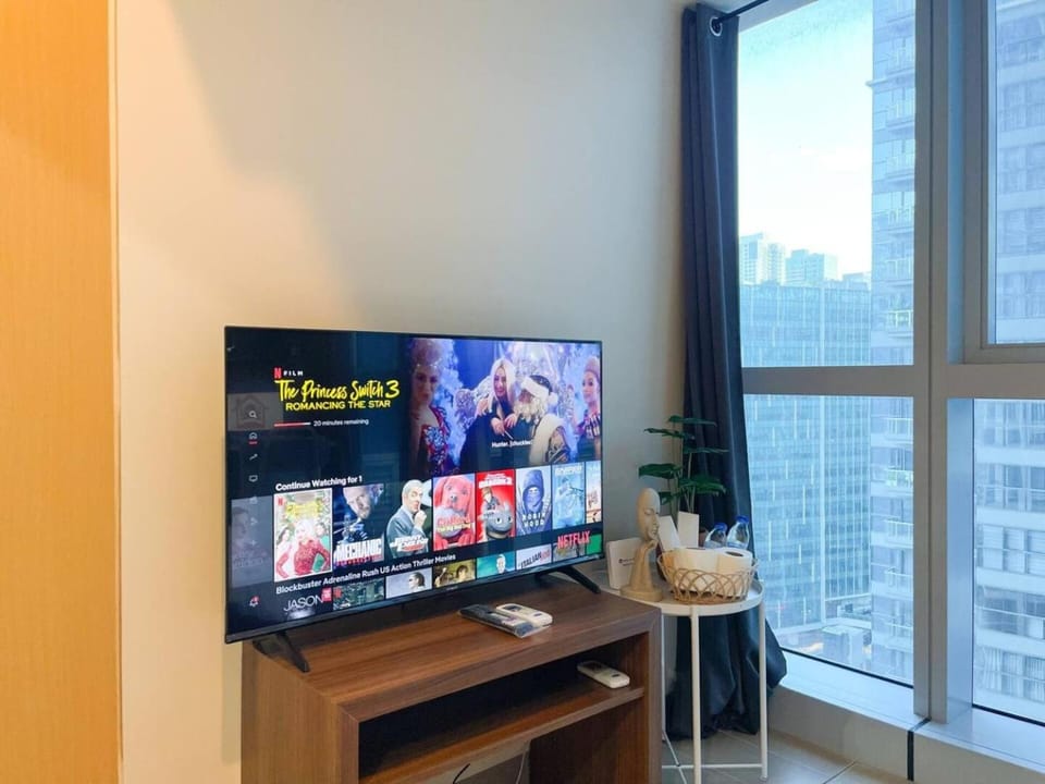 Premium BGC 1BR Near Grand Hyatt #upt119h House in Makati