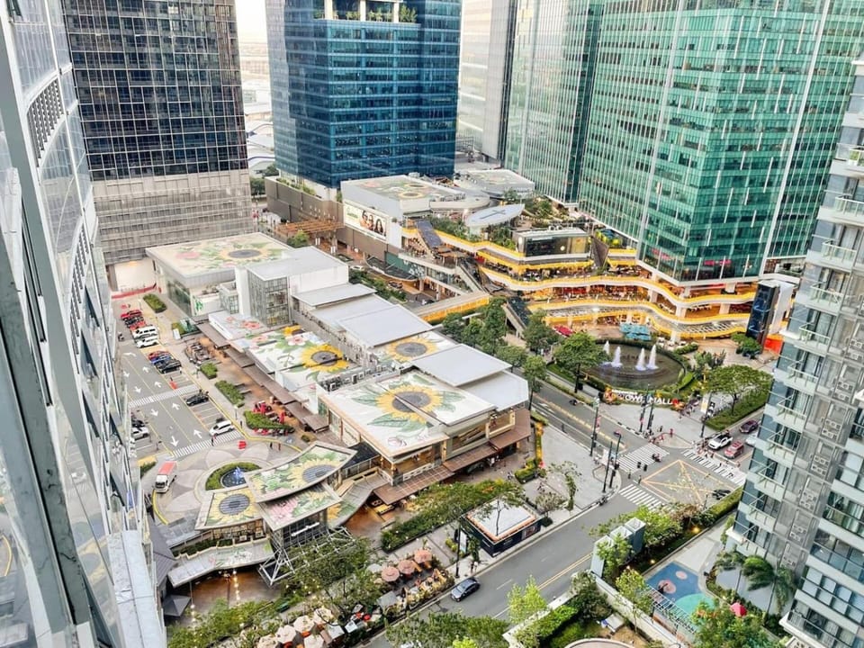 Premium BGC 1BR Near Grand Hyatt #upt119h House in Makati