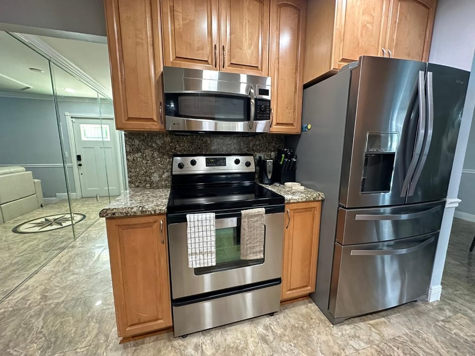 Kitchen or kitchenette, oven, stove