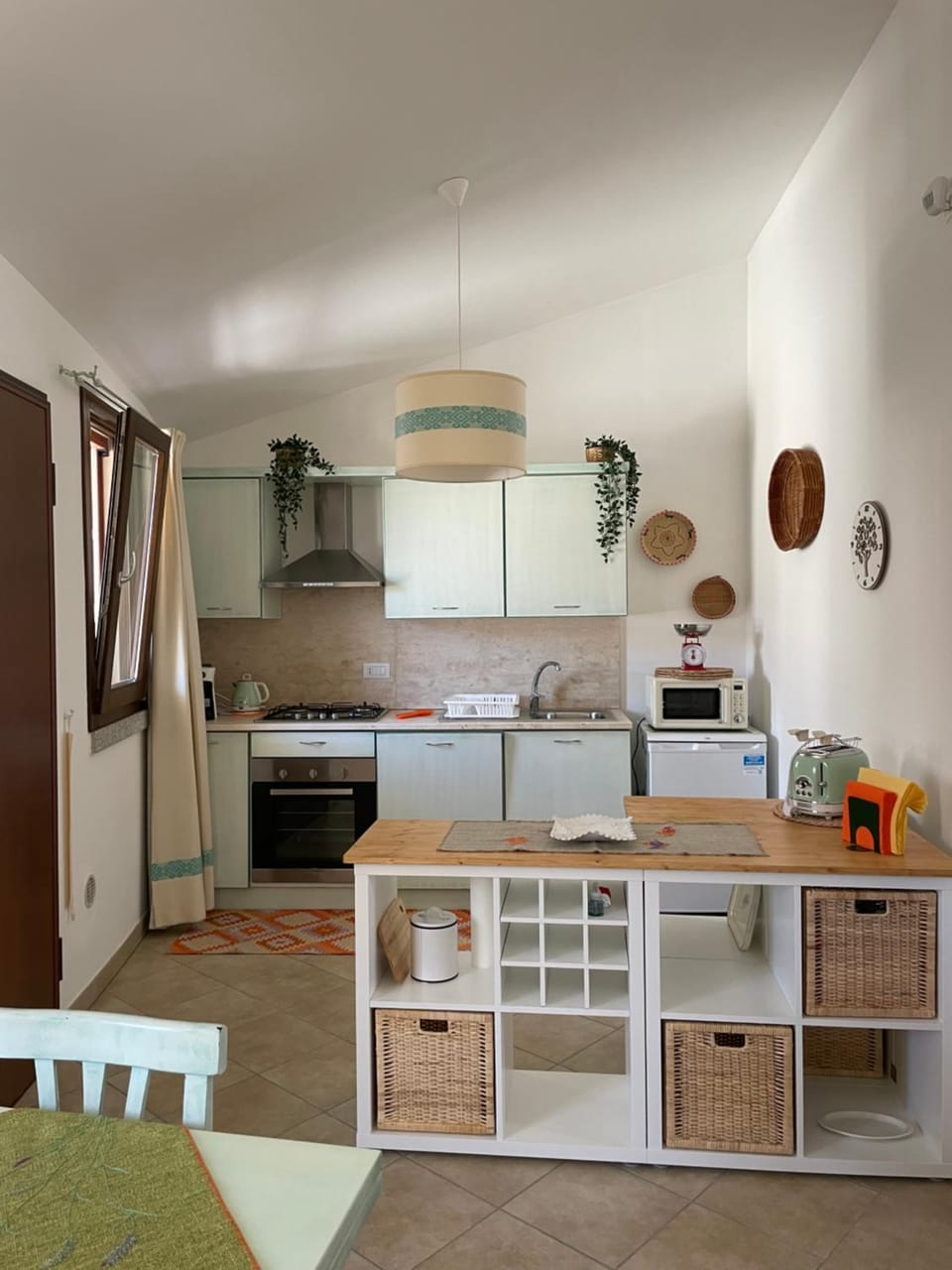 Kitchen or kitchenette, Dining area, stove
