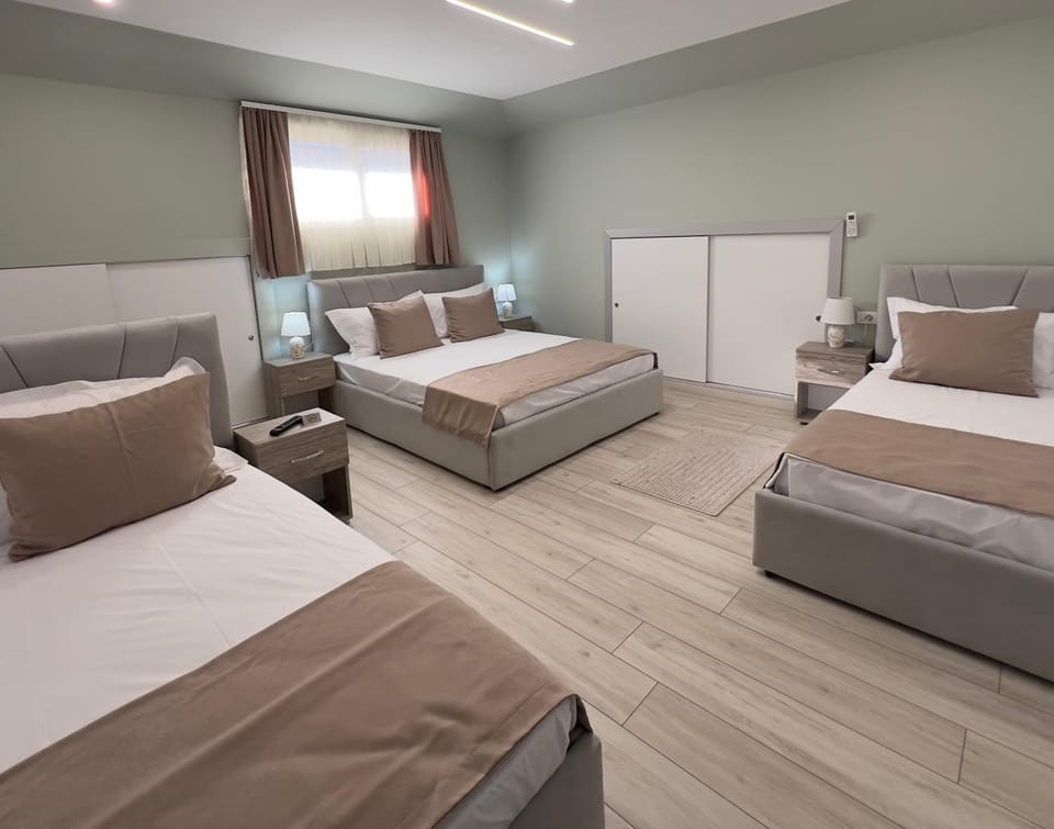 Bed, Living room, Photo of the whole room, Seating area, Bedroom