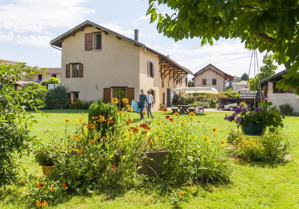 Property building, Day, Garden, Garden view