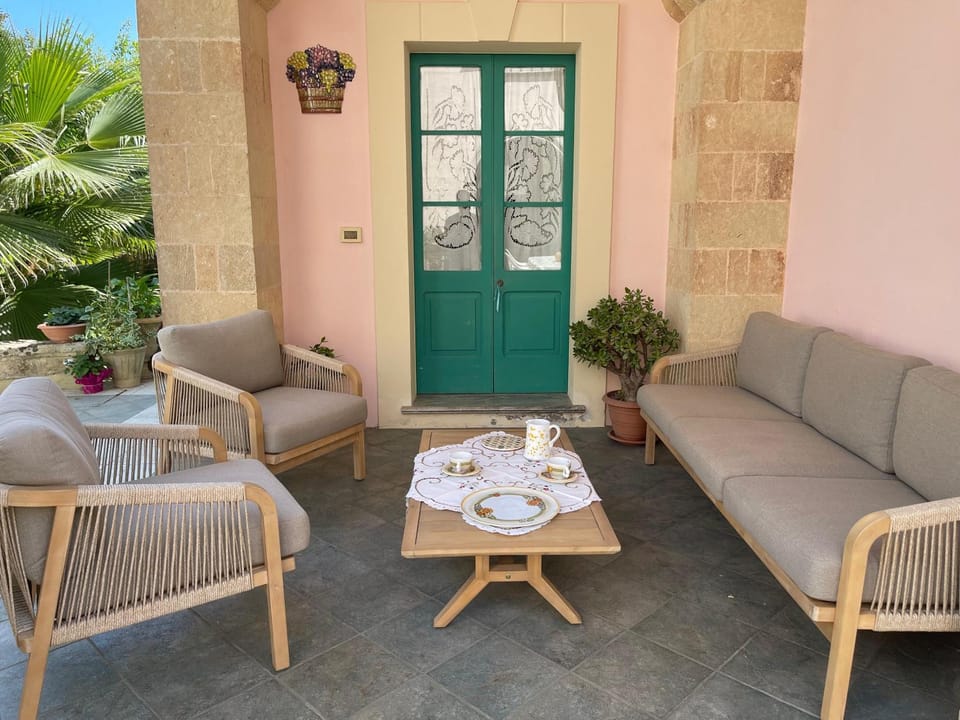 Patio, Day, Balcony/Terrace, Garden view