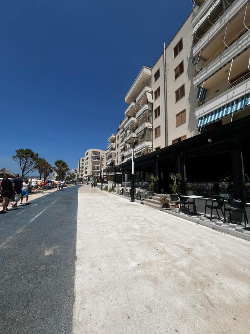 Beachfront Apartment - Steps from Sand - Balcony - Fast WiFi Apartment in Tirana County, Albania
