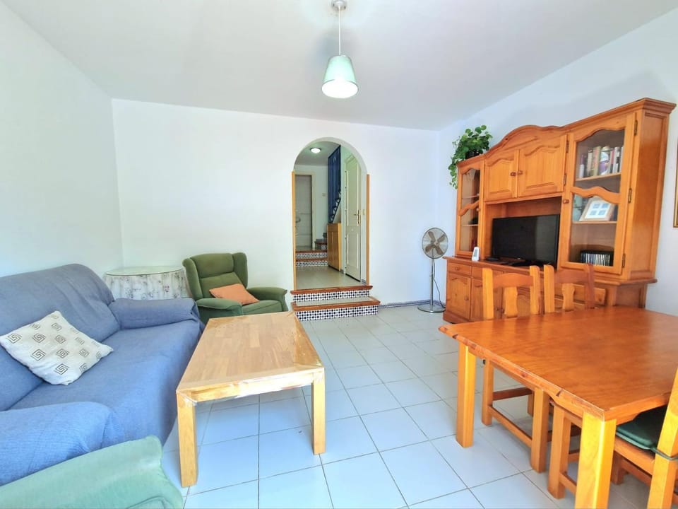 TV and multimedia, Living room, Seating area, Dining area